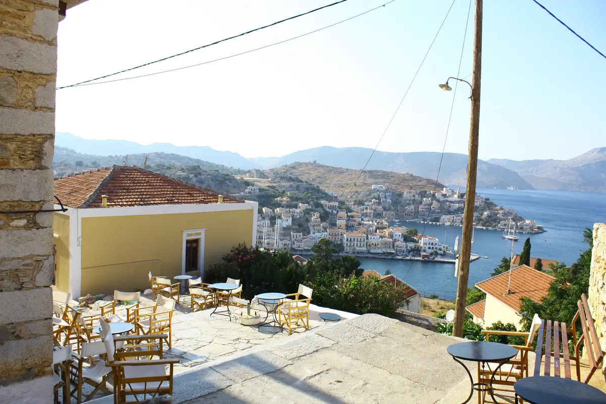 Kali Strata och sluttningen mellan Gialos och Chorio på Symi