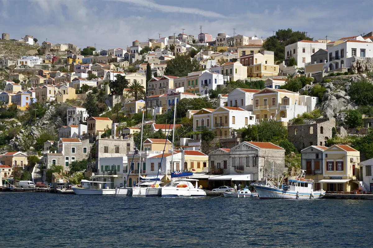 Neoklassiska hus i Gialos på Symi, ett arv från öns maritima välstånd